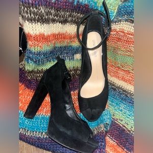 Gianni Bini heels - size 8